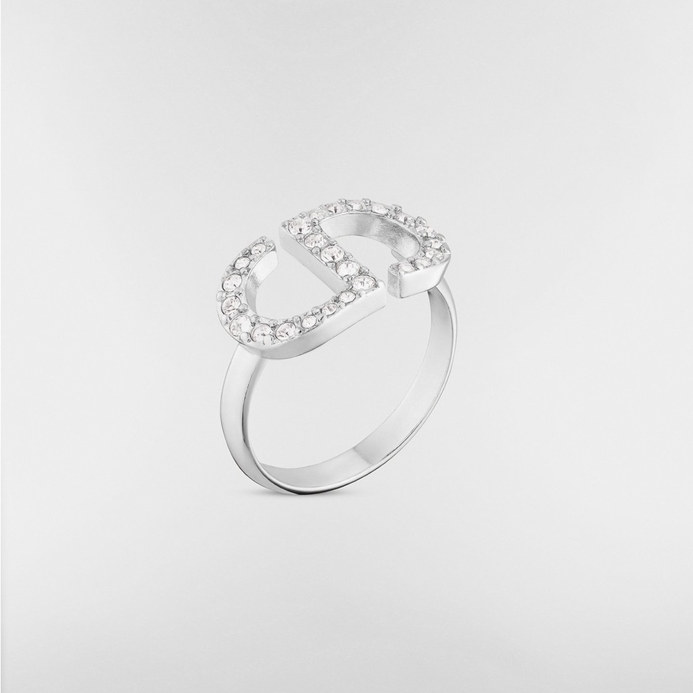 Elegant Silver Crystal Ring